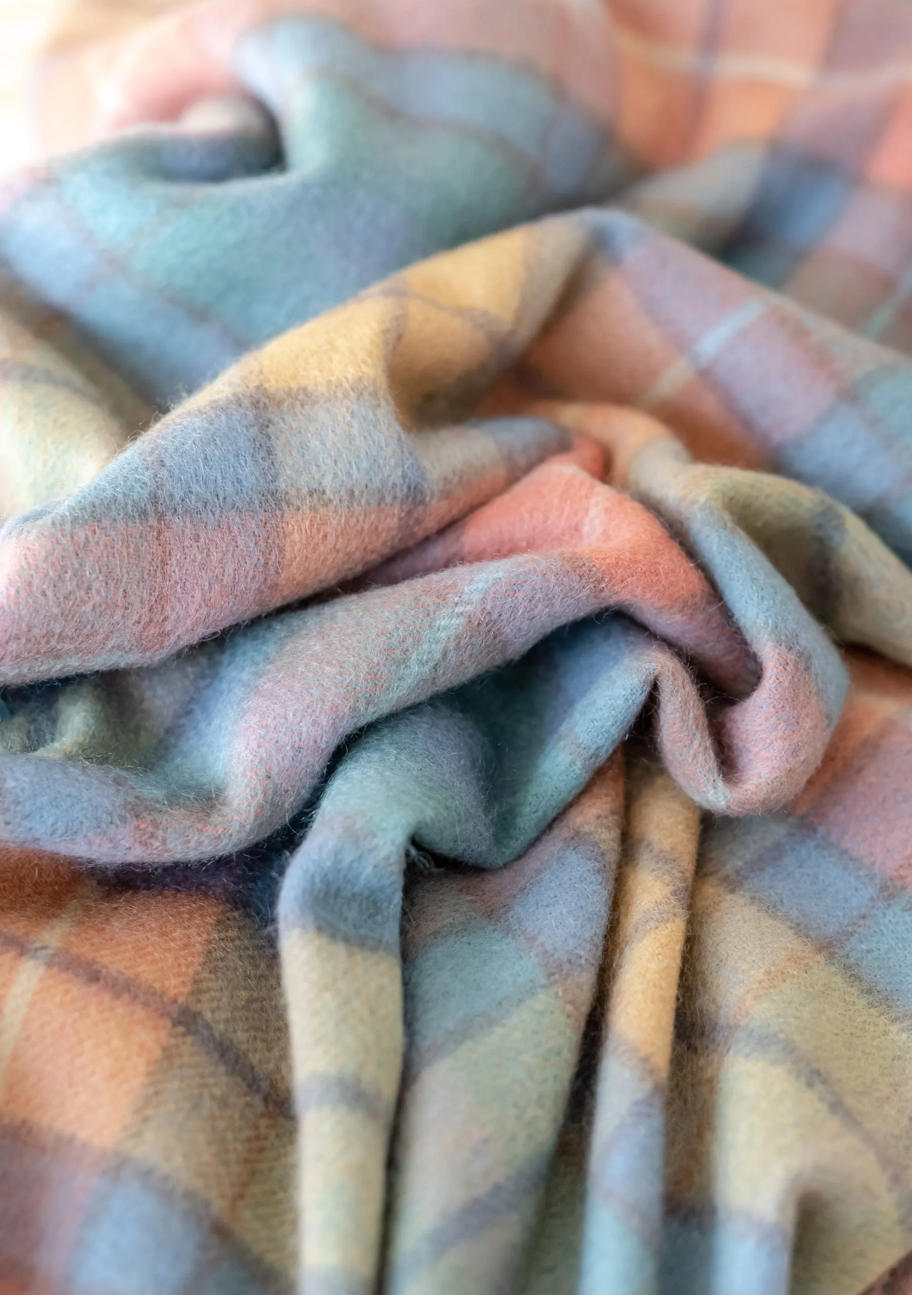 Men's Cashmere Scarf in Buchanan Antique Tartan