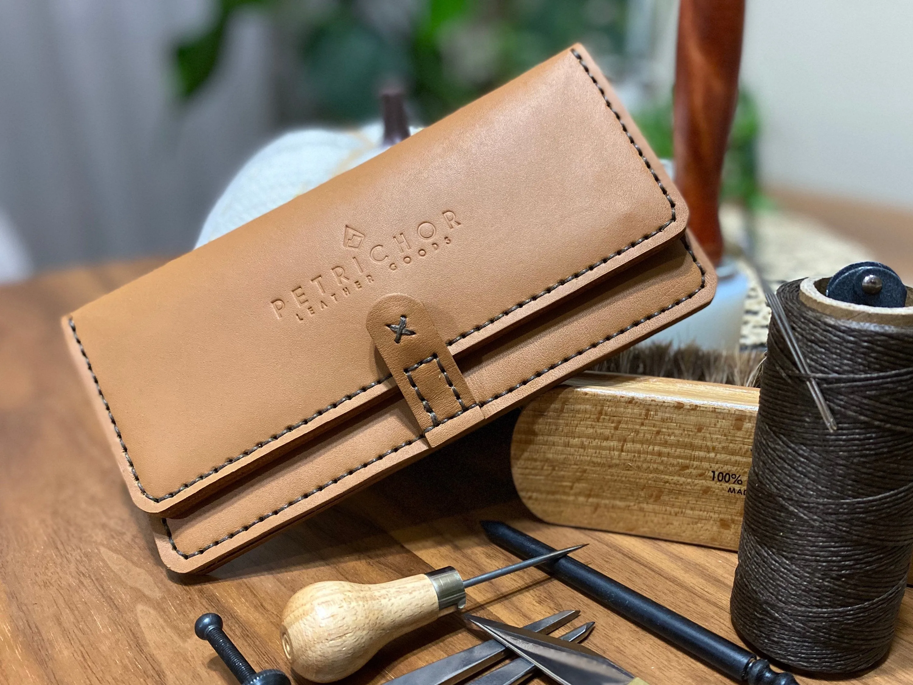 The Stagecoach | 8-Card Zippered Long Wallet