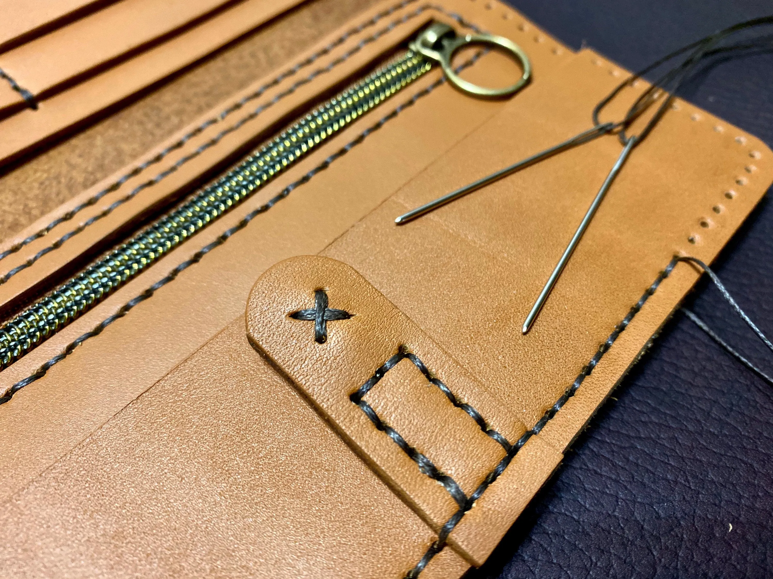 The Stagecoach | 8-Card Zippered Long Wallet